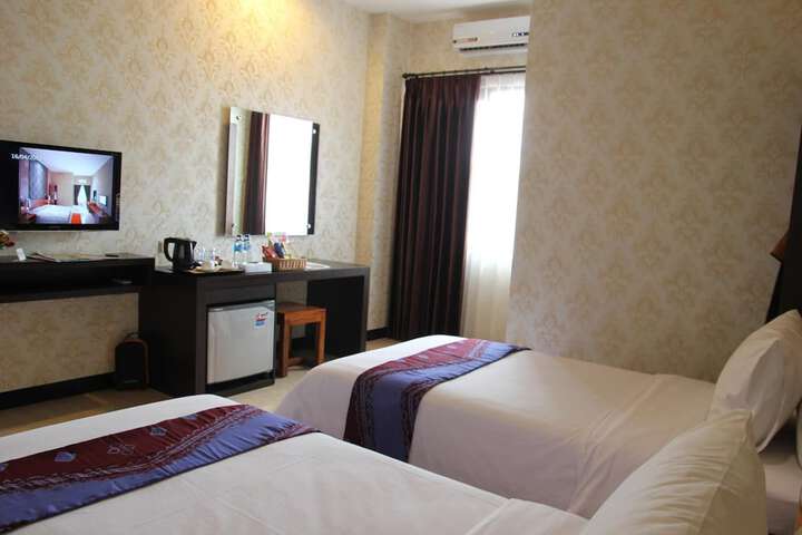 Room 6 of 33