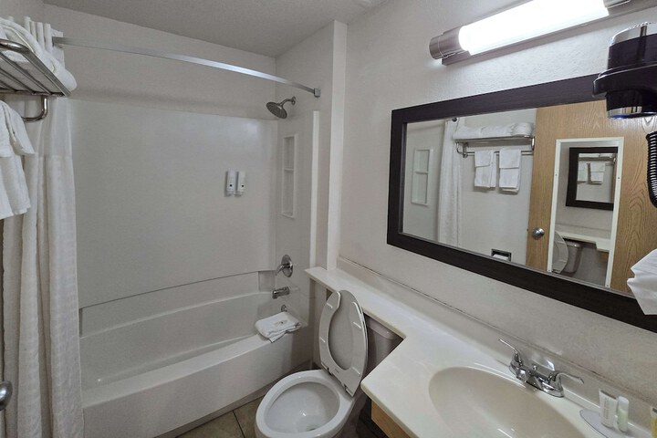 Room 11 of 26