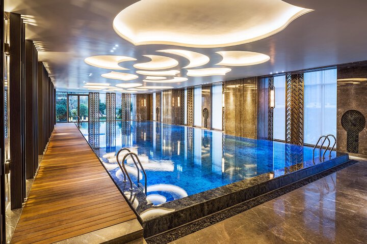 Hotel with Pool