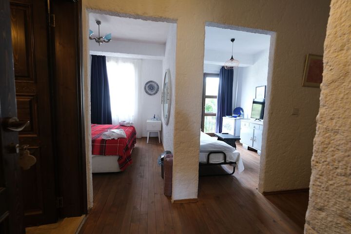 Room 17 of 27