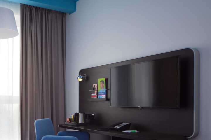 Room 6 of 51