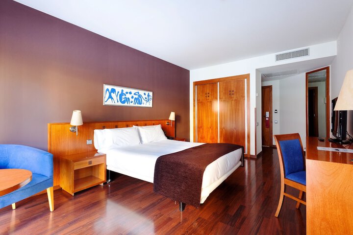 Room 6 of 30