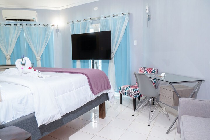 Room 11 of 28