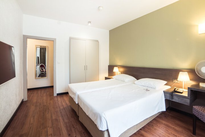 Room 20 of 49