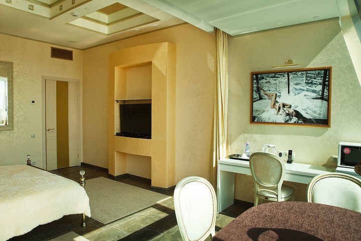 Room 3 of 62