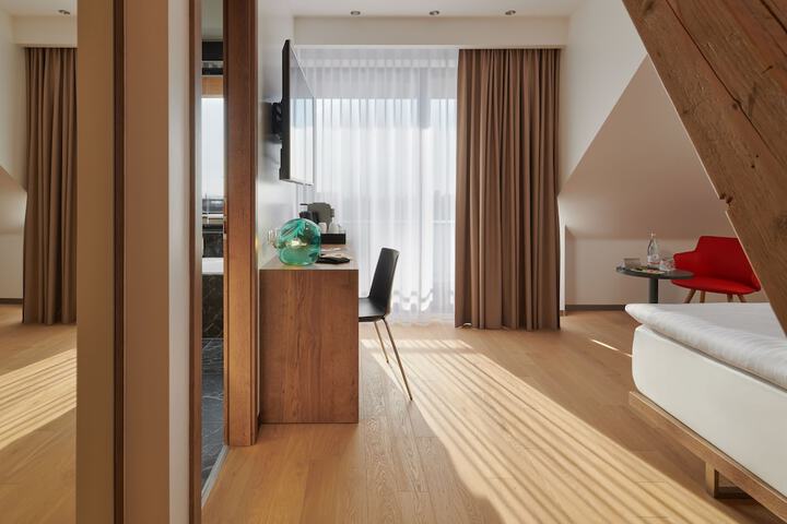 Room 5 of 50