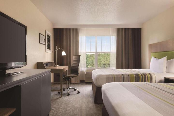 2 Queen Beds (1 of 3)