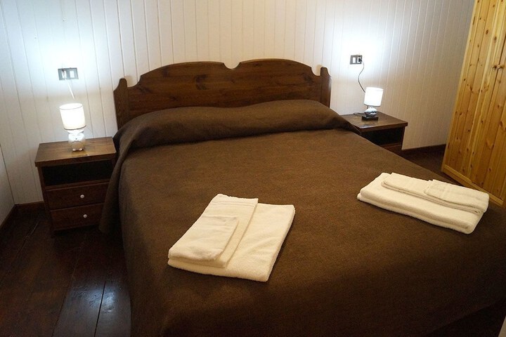 Room 10 of 35