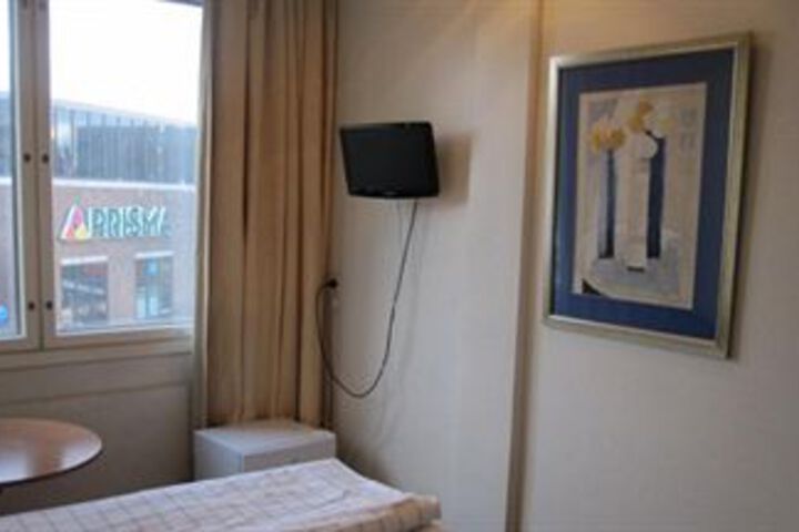 Room 5 of 11