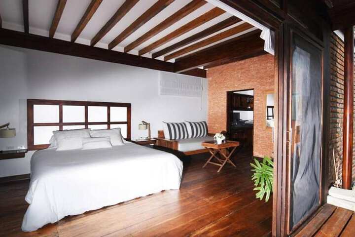 Room 4 of 79