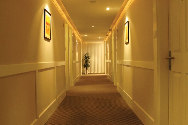 Entrance & Lobby