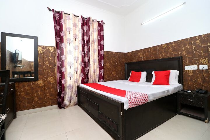 Room 9 of 23