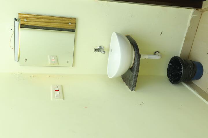 Room 17 of 57
