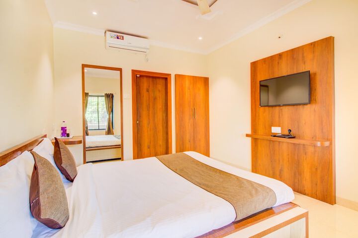 Room 9 of 35