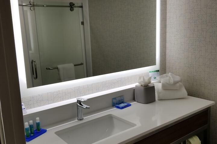 Bathroom sink