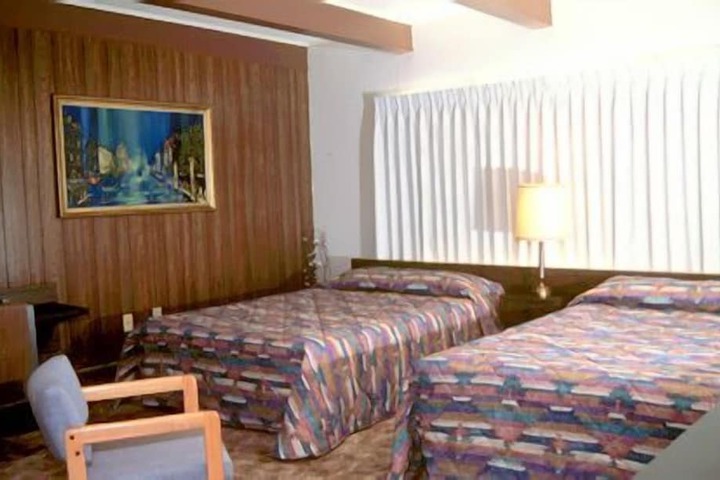 Room 4 of 4