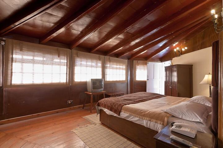Room 13 of 19