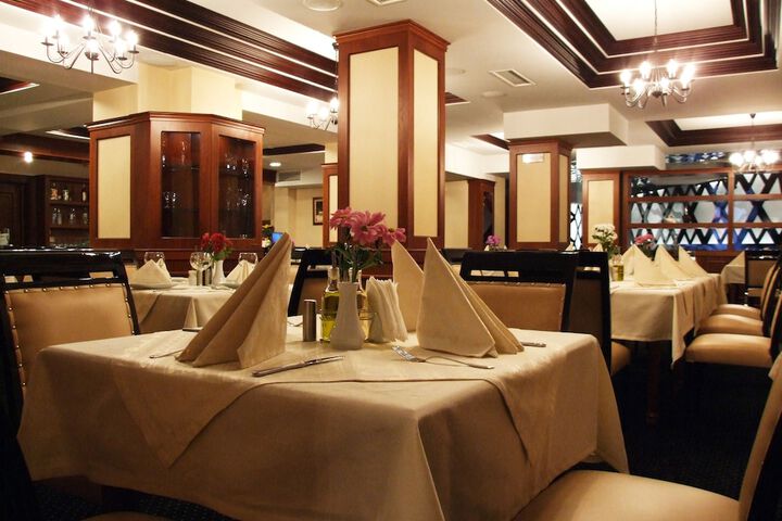 Dining 63 of 85