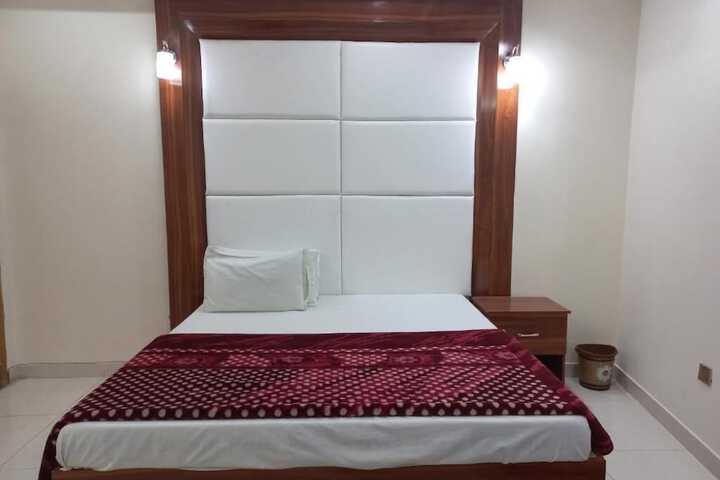 Room 5 of 14
