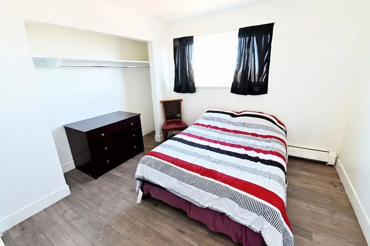 Room 3 of 8