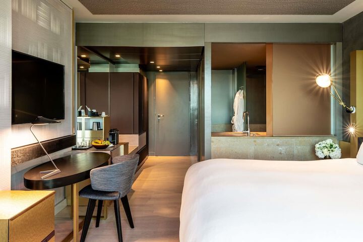 Room 57 of 215