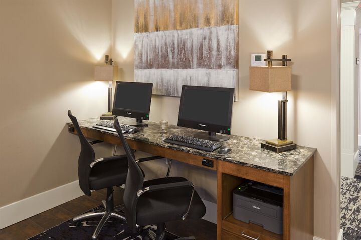 Business Center 36 of 39