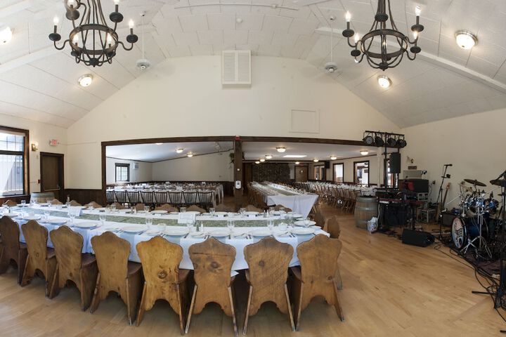 Ballroom/Hall 84 of 163