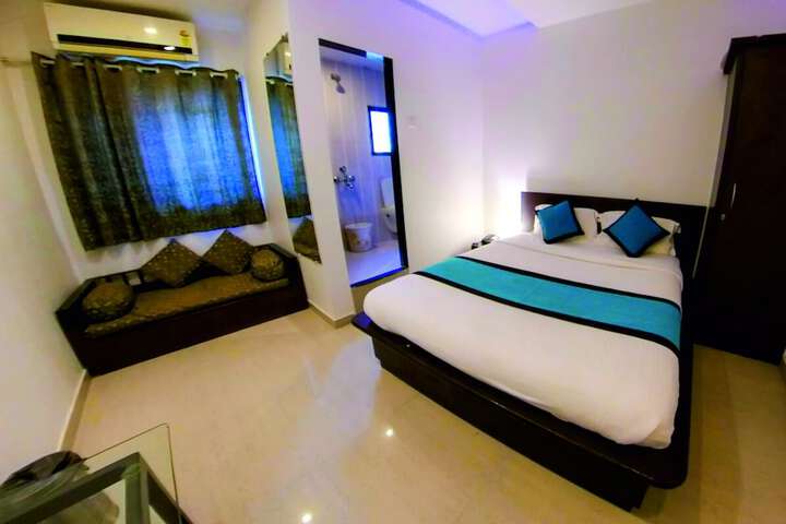 Room 5 of 11