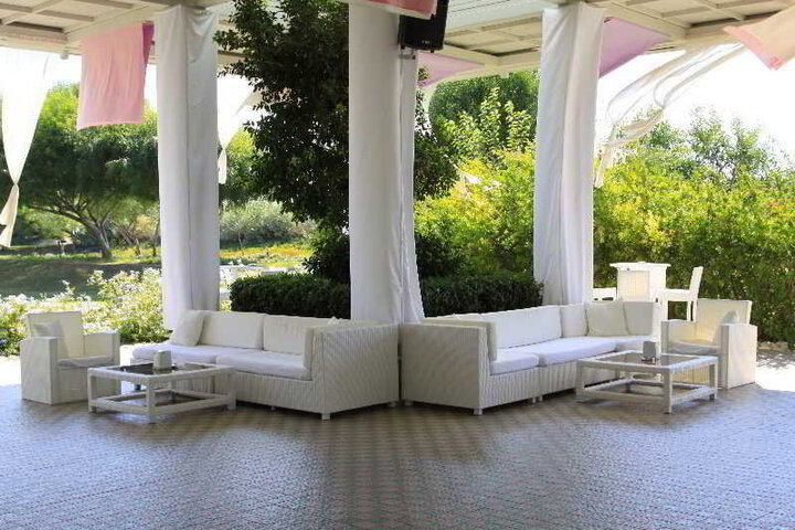 Lounge 25 of 34