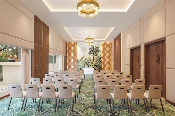 Ballroom/Hall 22 of 25