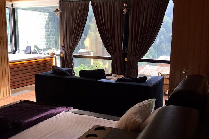 Room 15 of 177