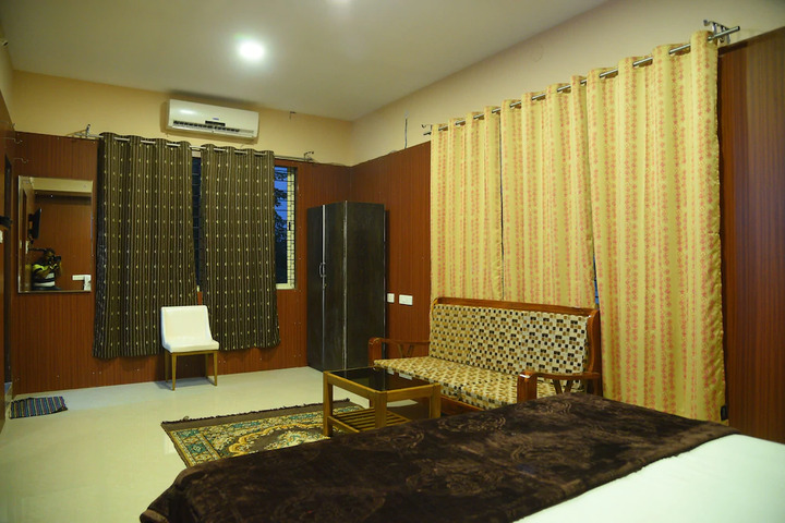 Room 4 of 10