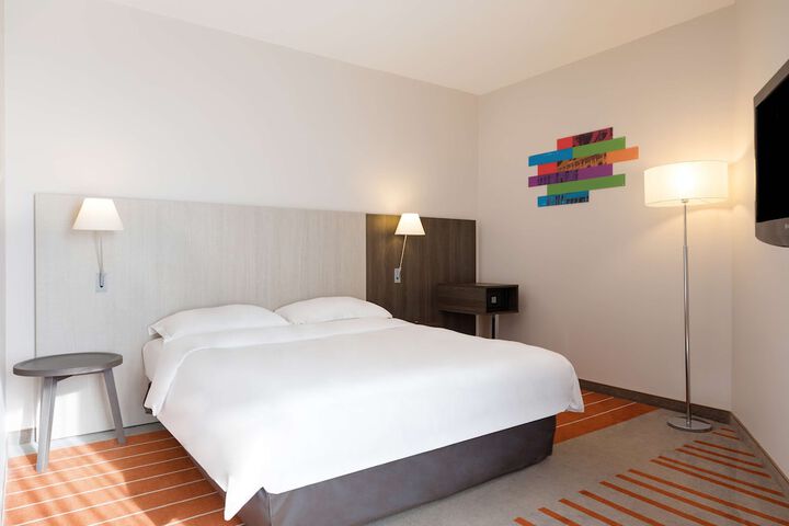 Room 6 of 25