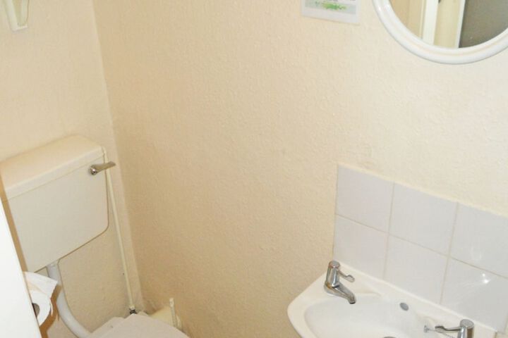 Room 35 of 61