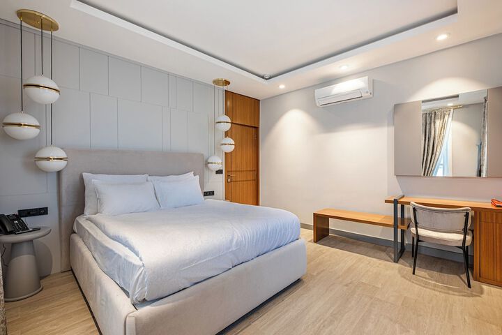 Room 6 of 53