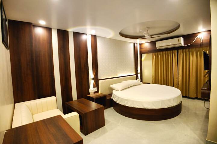 Room 9 of 24