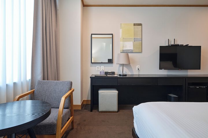 Room 22 of 48