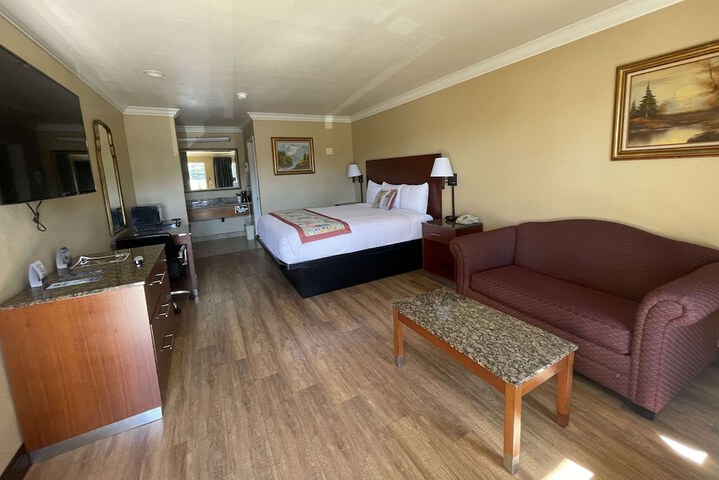 1 King Bed (14 of 14)