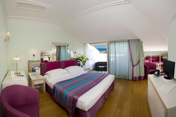 Room 4 of 59
