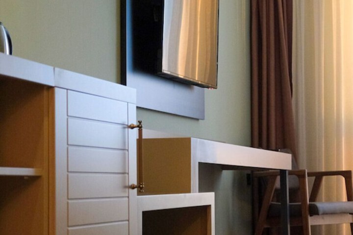 Room 6 of 34