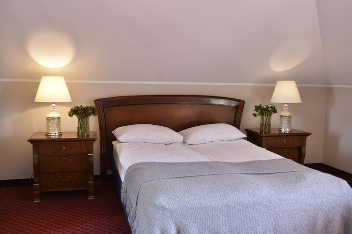 Room 3 of 16
