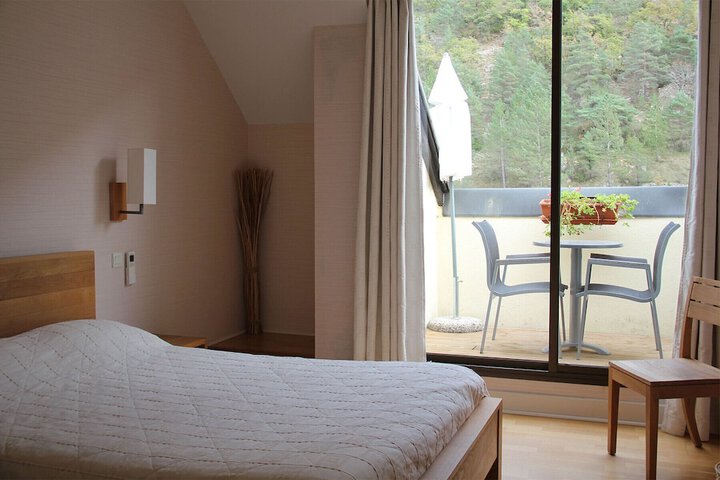 Room 10 of 38