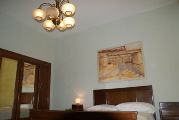 Room 5 of 12