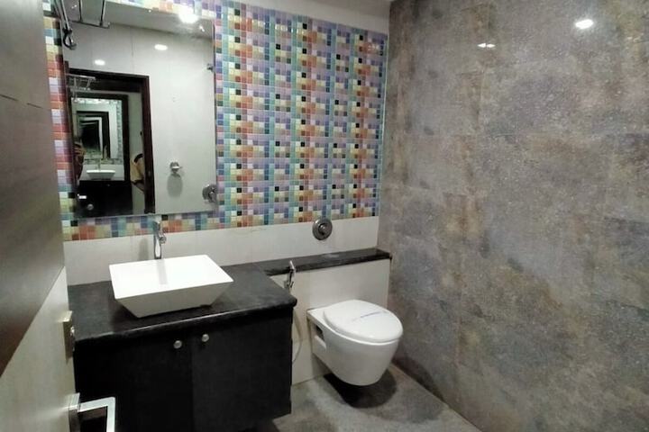 Room 87 of 132