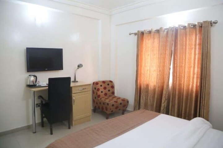 Room 3 of 60