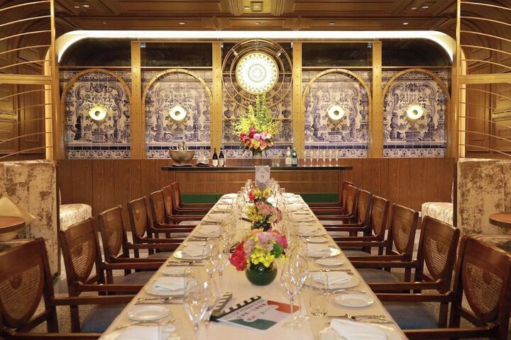 Dining 70 of 77