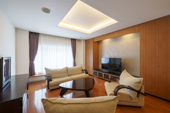 Room 4 of 7
