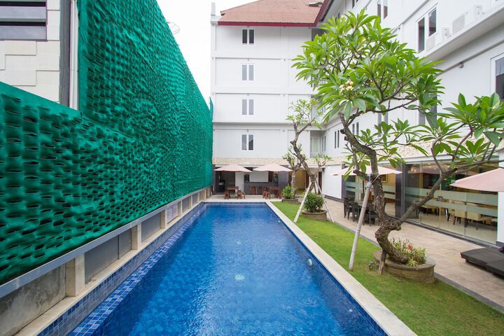 Hotel with Pool
