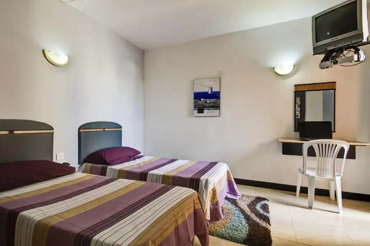 Room 2 of 16