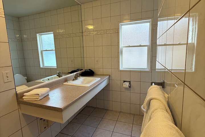 Room 32 of 65